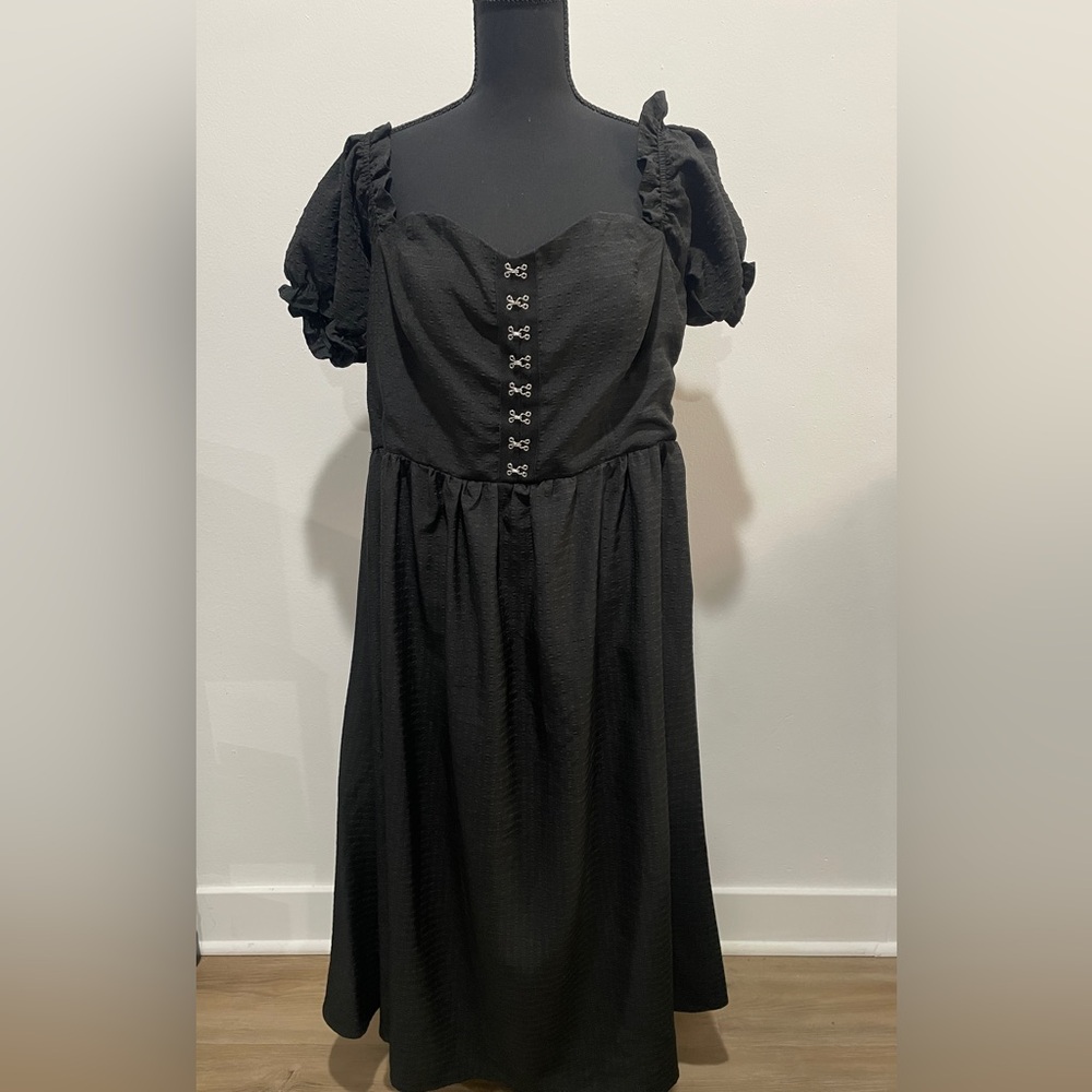 Gorgeous! Peasant Dress from Disturbia
🖤